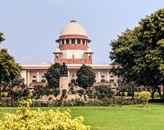 Supreme Court of India building in New Delhi representing ongoing legal review of online gaming legislation.